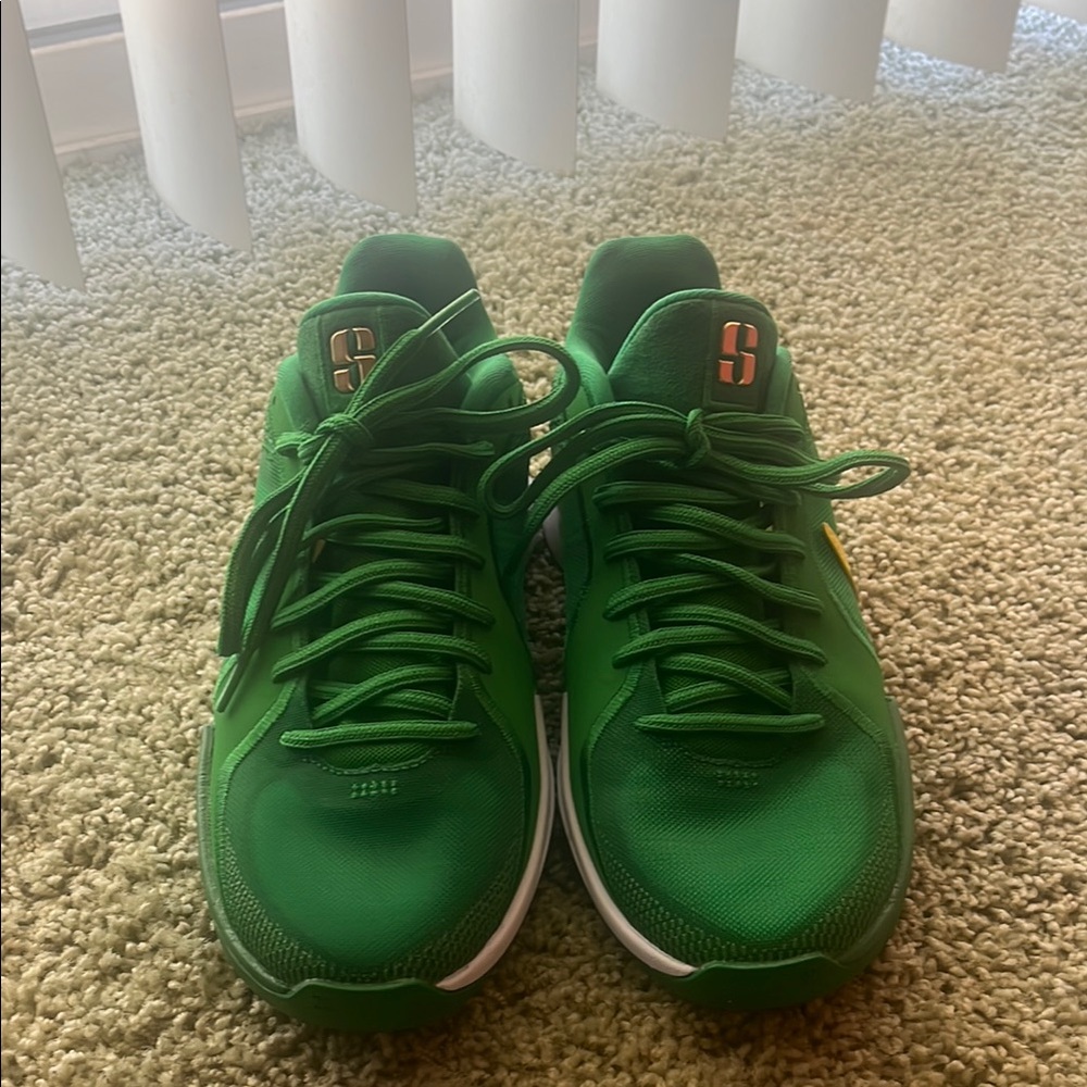 Nike Apple Green Sneakers